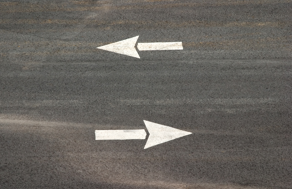 Parcheggio contromano strada doppio senso